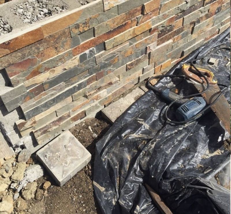 Stone veneer wall